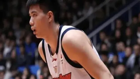 “三连冠曙光初现！危地甲科万英佩尔强势开赛，8胜7负战绩引瞩目”